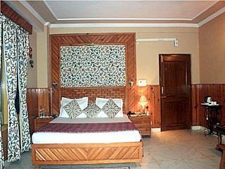 Una Comfort Nandini Hotell Dharamshala Exteriör bild